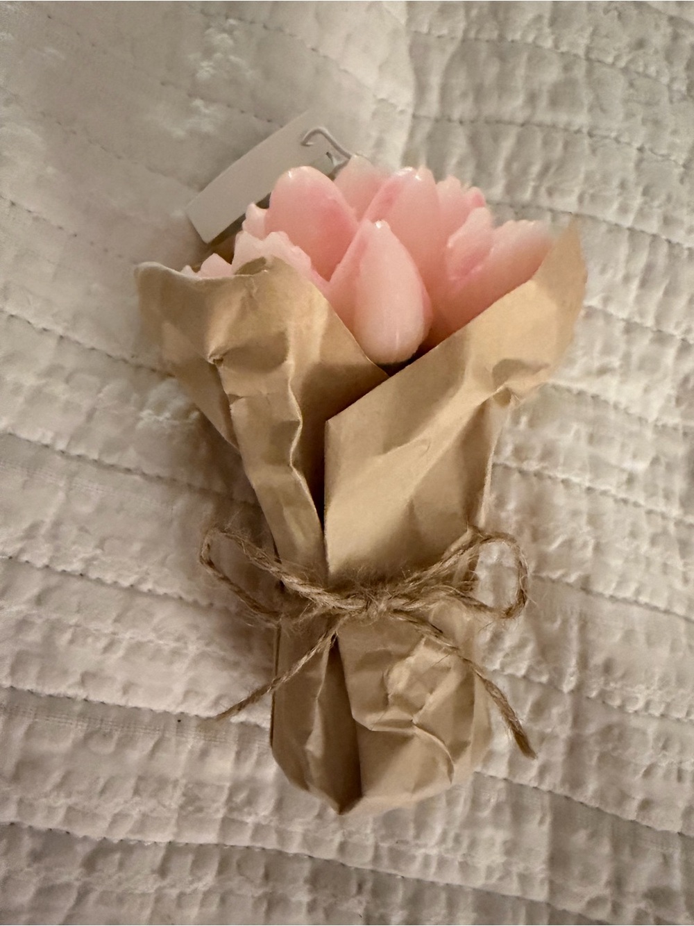 Sculpted Tulip shaped wax candle-unscented NWT - Picture 2 of 3